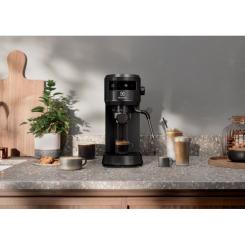 Рожковая кофеварка эспрессо Electrolux E6EC1-6BST Фото 7