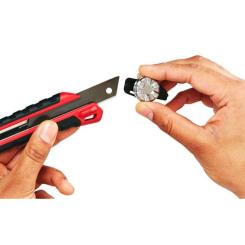 Нож монтажный Milwaukee выдвижной HEAVY DUTY, 18мм Фото 2