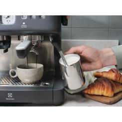 Рожковая кофеварка эспрессо Electrolux E8EC1-8BP Фото 9