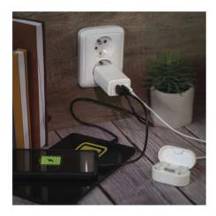 Зарядное устройство EMOS V05G65 1xUSB-A + 2xUSB-C PD65W GaN Фото 8